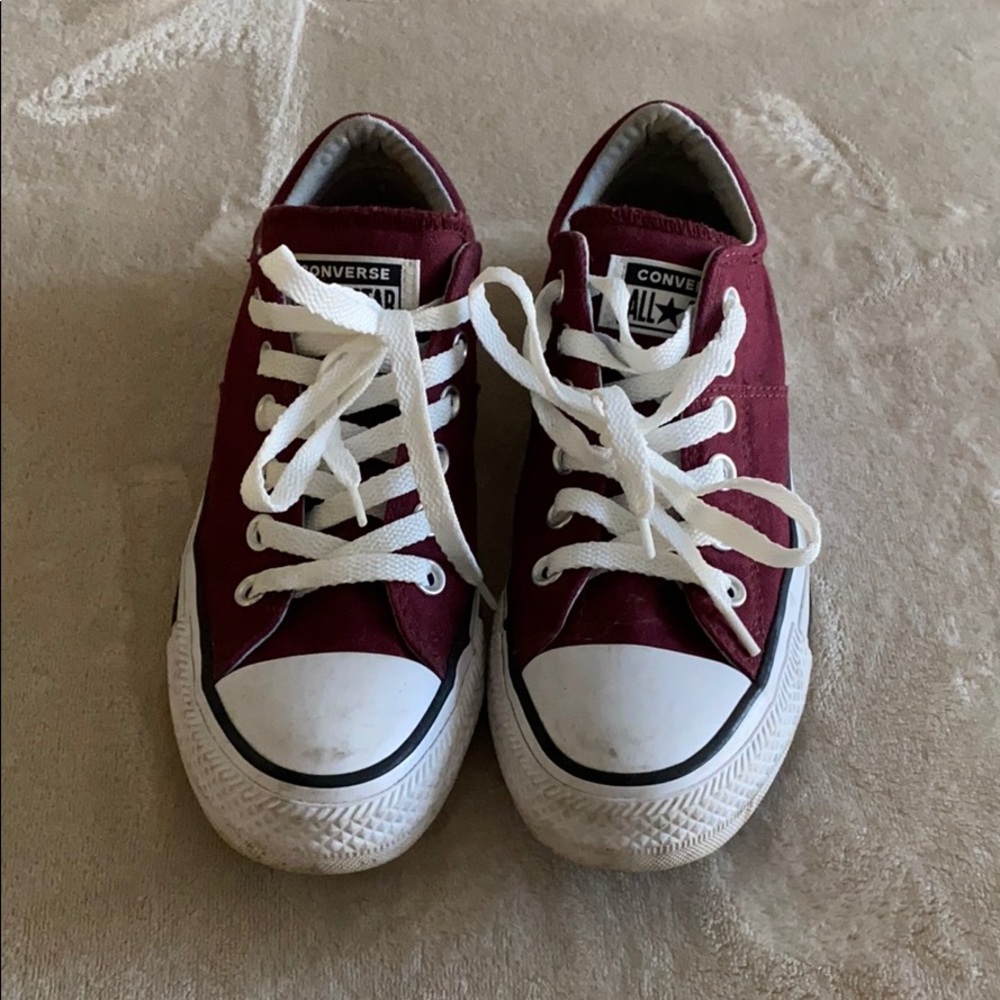 maroon low top converse